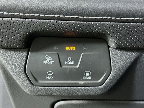 Used 2024 Volkswagen Atlas SEL image 16