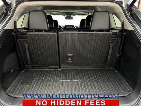 Used 2021 Toyota Highlander XLE image 18