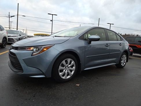 Used 2023 Toyota Corolla LE image 3