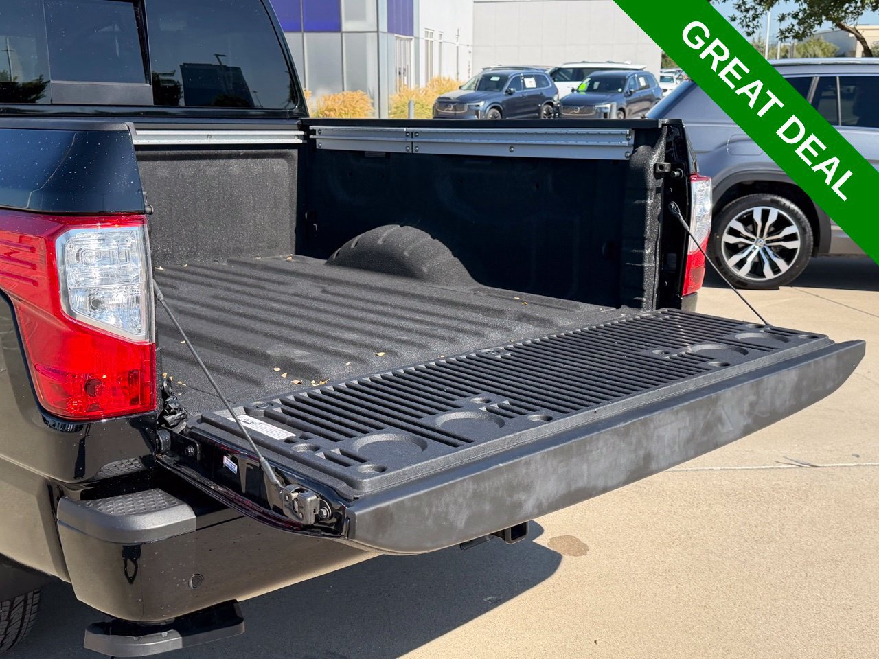 Used 2024 Nissan Titan SV w/ SV Convenience Package RWD image 42