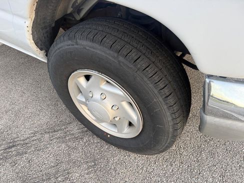 Used 2001 Ford E-350 and Econoline 350 Club Wagon image 26