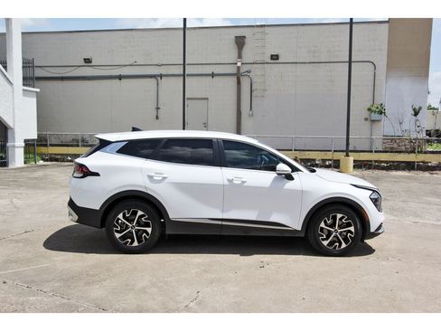 Certified 2023 Kia Sportage EX FWD image 8