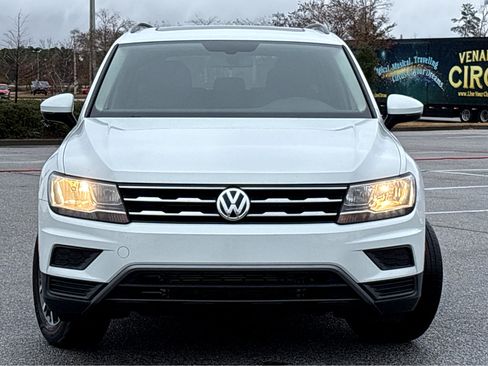 Used 2020 Volkswagen Tiguan SE w/ Panoramic Sunroof Package image 2