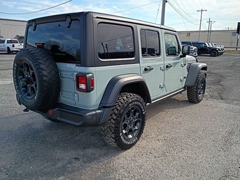 Used 2023 Jeep Wrangler Unlimited w/ Cold Weather Group AWD/4WD image 5