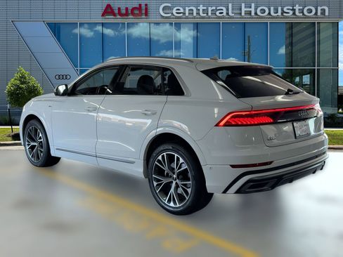 Certified 2023 Audi Q8 Prestige image 3