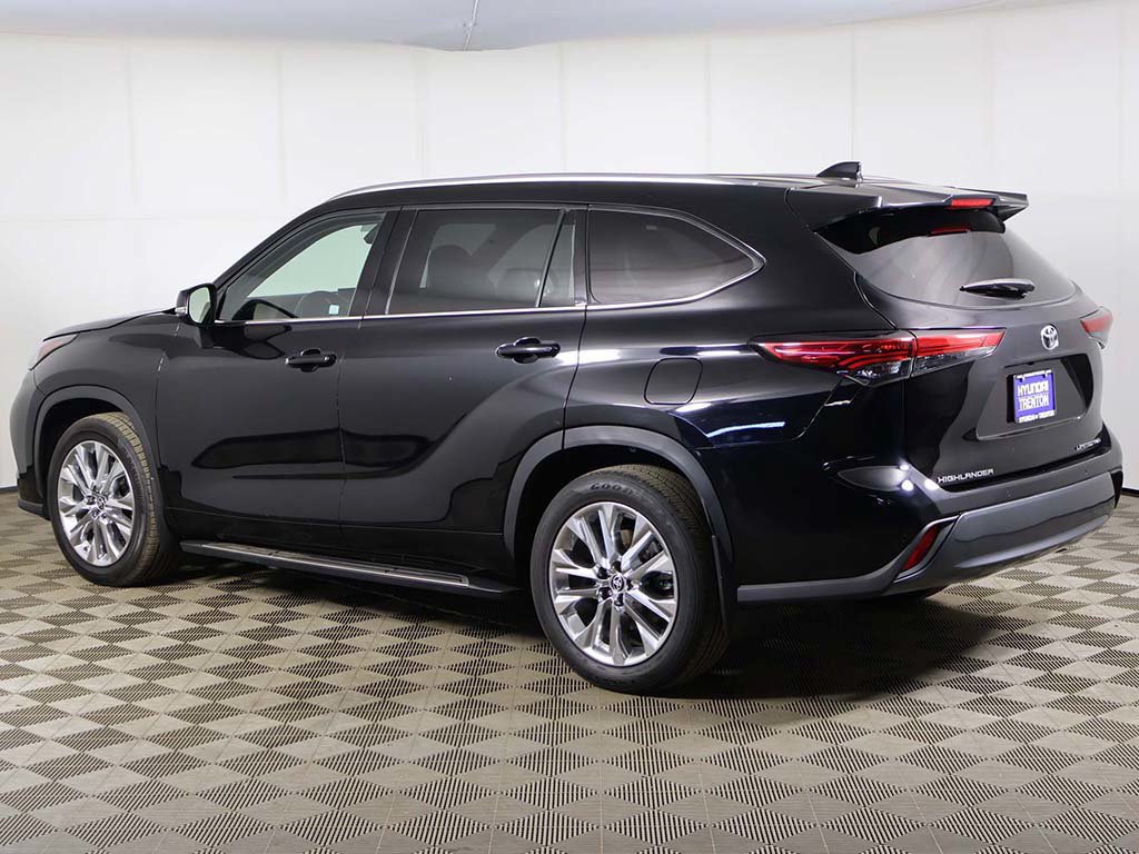 Used 2023 Toyota Highlander Limited AWD/4WD image 10