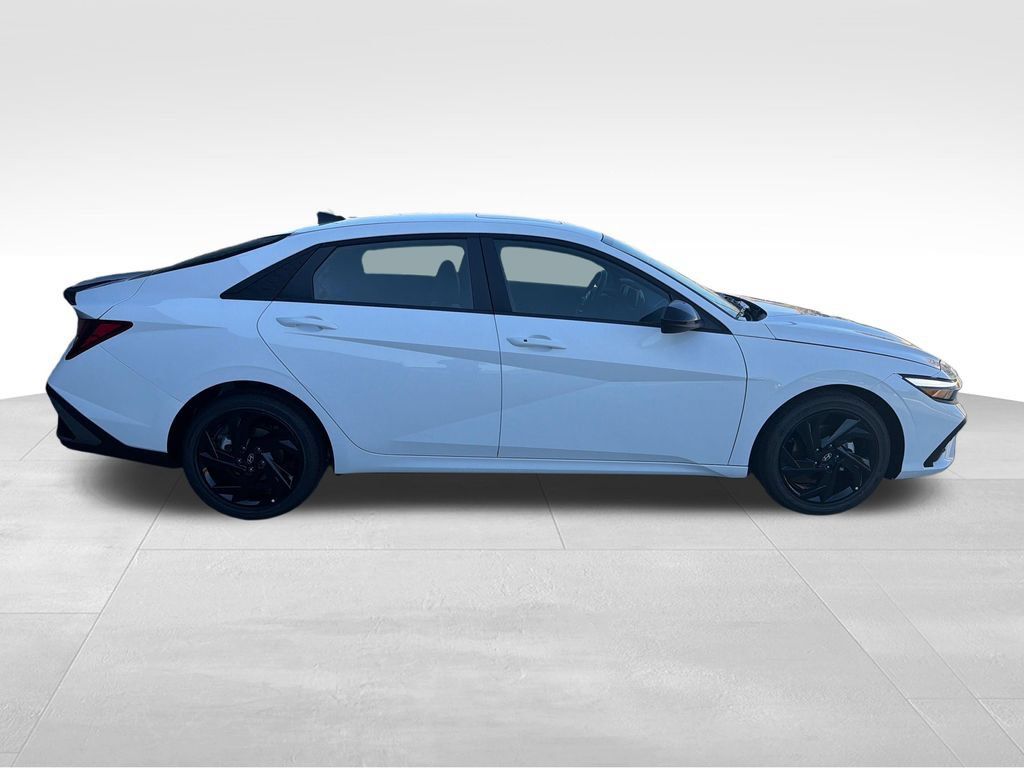 New 2026 Hyundai Elantra SEL Sport FWD image 8