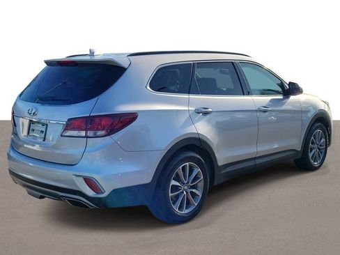 Used 2018 Hyundai Santa Fe SE FWD image 4