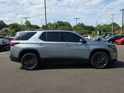 Used 2023 Chevrolet Traverse RS FWD image 6