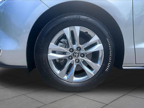 Used 2025 Toyota Sienna Limited AWD/4WD image 11