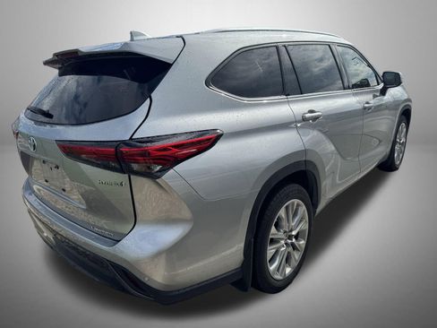 Used 2021 Toyota Highlander Limited AWD/4WD image 4