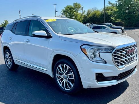 Used 2022 GMC Terrain Denali w/ Denali Premium Package AWD/4WD image 9