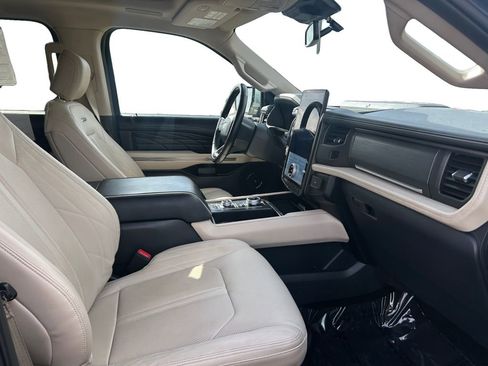 Used 2023 Ford Expedition Max Platinum image 17