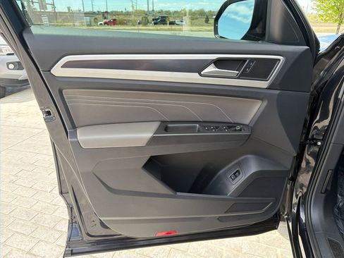 Certified 2023 Volkswagen Atlas SEL R-Line image 12