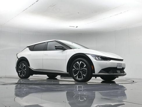 Used 2023 Kia EV6 Wind w/ Wind Technology Package AWD/4WD image 4