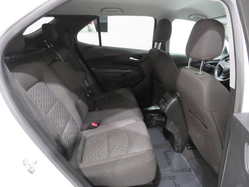 Used 2020 Chevrolet Equinox LT w/ Driver Convenience Package image 9