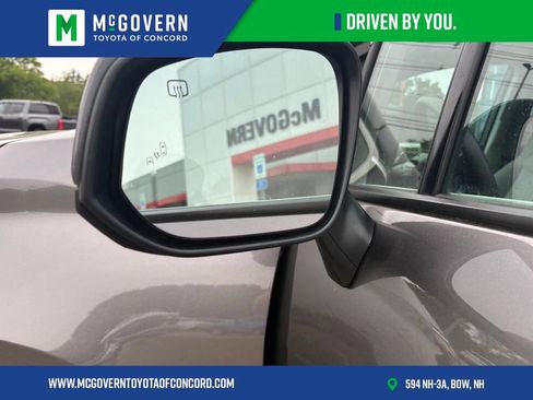 Used 2023 Toyota Sienna LE AWD/4WD image 8