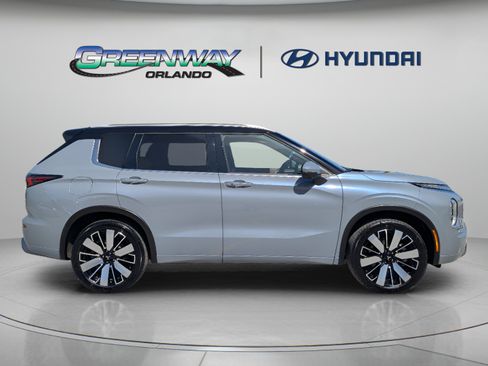 Used 2025 Mitsubishi Outlander SEL FWD image 9