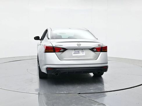 Used 2024 Nissan Altima 2.5 SR FWD image 8