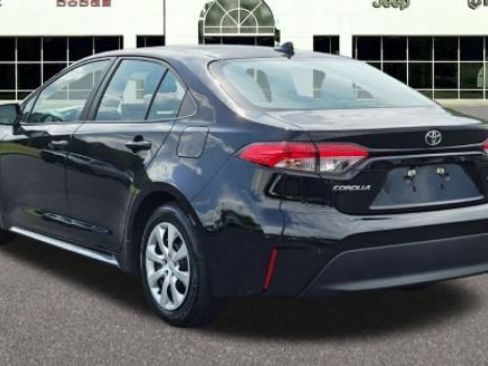 Used 2024 Toyota Corolla LE FWD image 5
