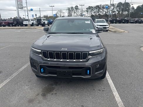 Used 2023 Jeep Grand Cherokee Overland w/ Luxury Tech Group IV image 2