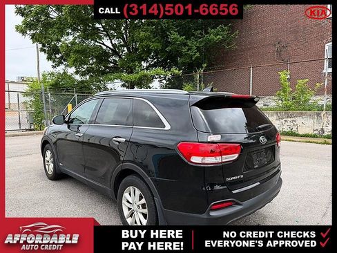 Used 2016 Kia Sorento AWD w/ LX Convenience Package image 3