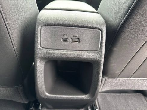 Used 2025 Chevrolet Trax LT w/ Sunroof Package FWD image 31