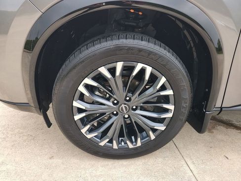 Certified 2024 Nissan Rogue Platinum FWD image 32