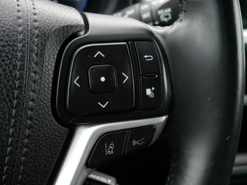 Used 2018 Toyota Highlander XLE image 25