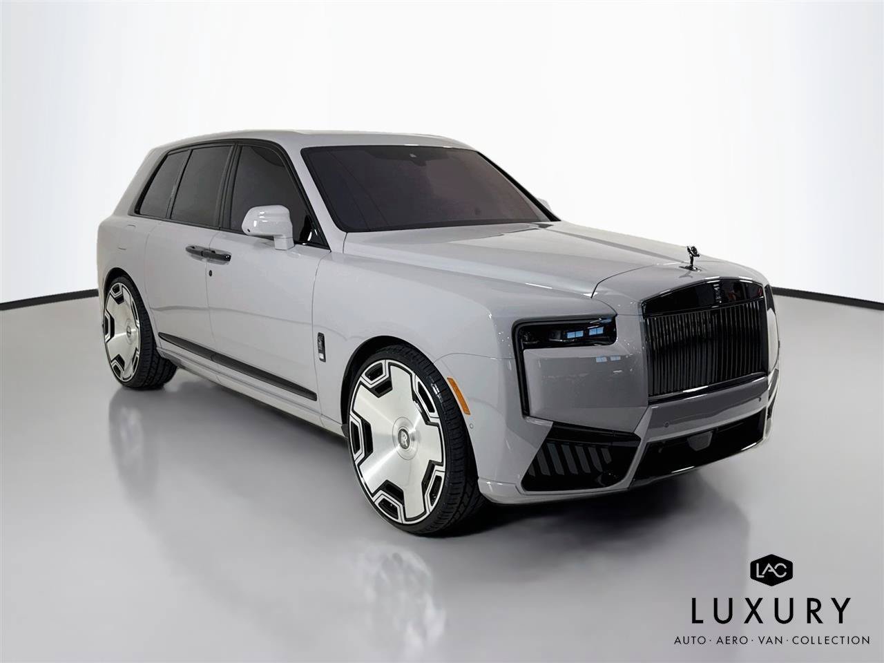 Used 2025 Rolls-Royce Cullinan Black Badge AWD/4WD image 2