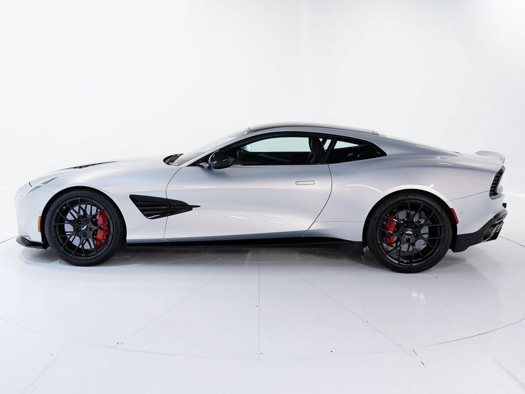 Used 2025 Aston Martin Vanquish RWD image 2