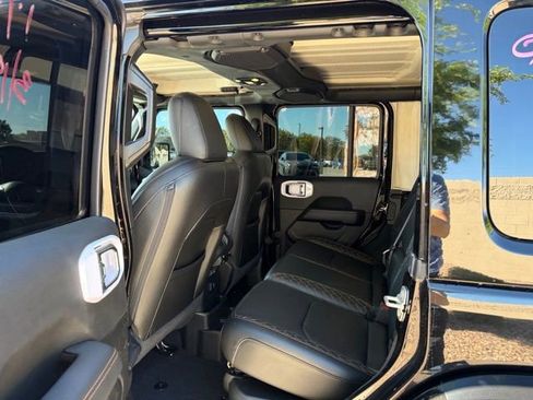Used 2023 Jeep Wrangler Unlimited Sahara image 25
