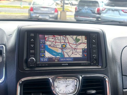 Used 2012 Chrysler Town & Country Touring-L w/ Entertainment Group #2 FWD image 23