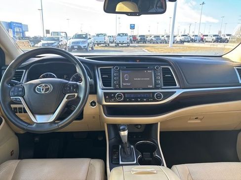 Used 2016 Toyota Highlander Limited image 12