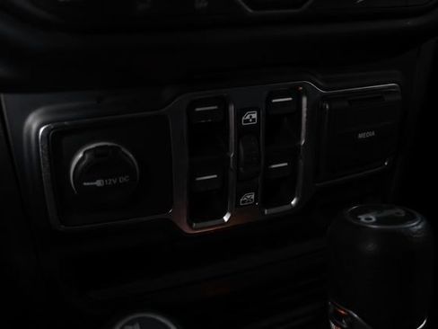 Used 2020 Jeep Wrangler Unlimited Sahara AWD/4WD image 28