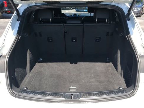 Used 2018 Porsche Macan Base image 14