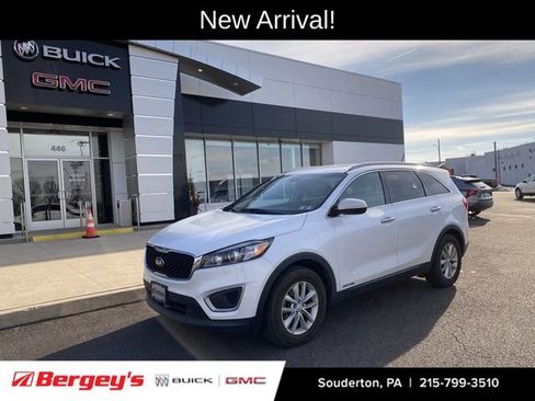 Used 2017 Kia Sorento LX image 1