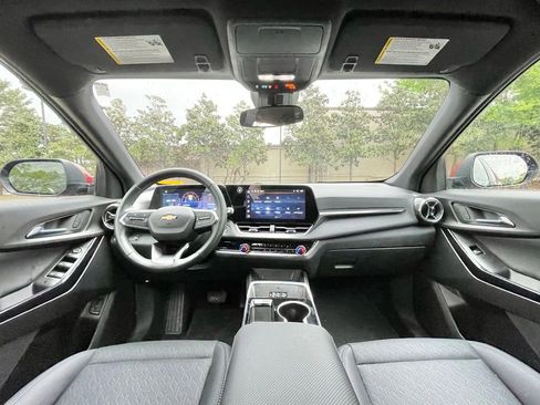 Used 2025 Chevrolet Equinox LT w/ Convenience Package II FWD image 29