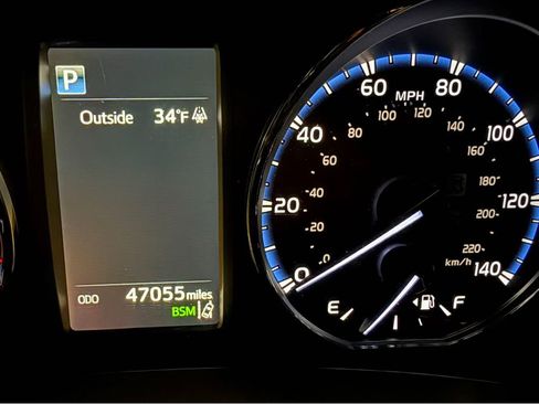 Used 2018 Toyota RAV4 Limited image 16