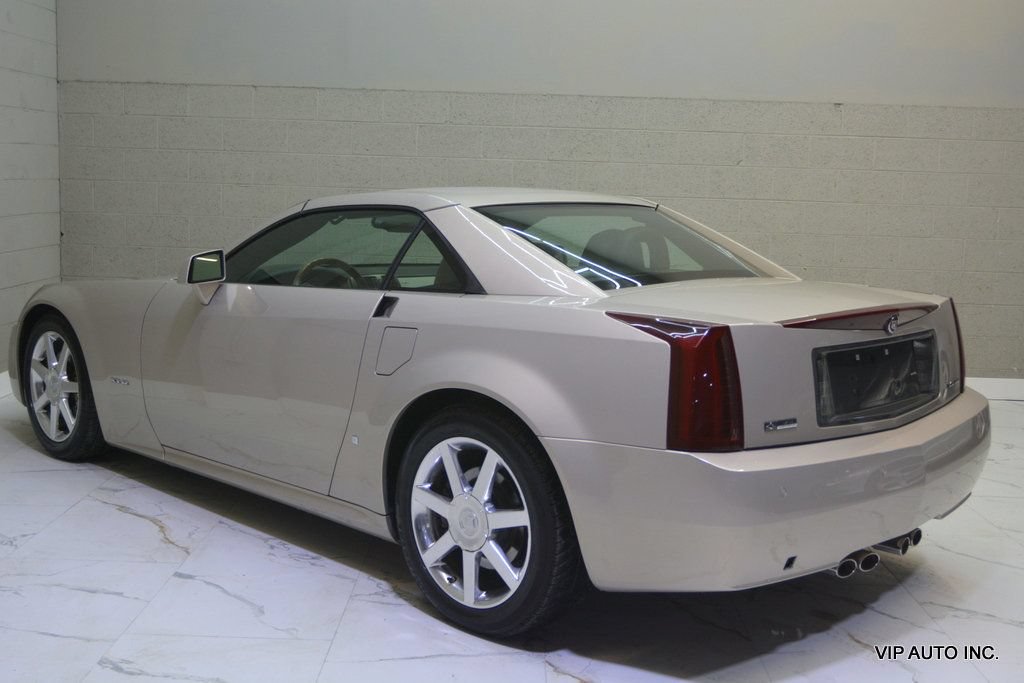 Used 2006 Cadillac XLR RWD image 11