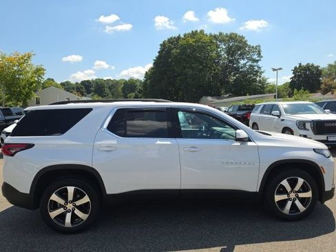 Used 2023 Chevrolet Traverse LT w/ LT Premium Package AWD/4WD image 8