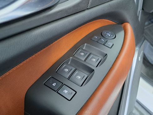 Used 2016 Cadillac Escalade ESV Luxury image 22