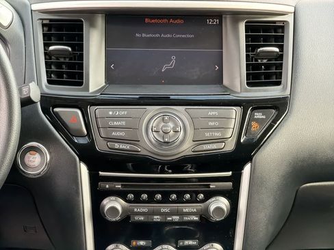 Used 2020 Nissan Pathfinder S image 28