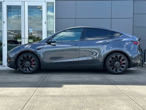 Used 2022 Tesla Model Y Performance AWD/4WD image 6