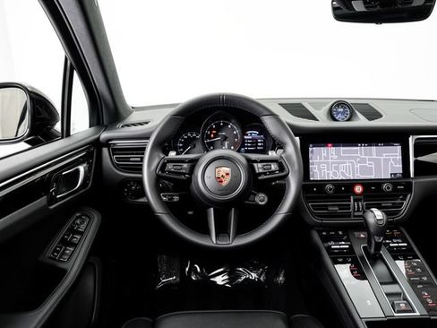 Certified 2026 Porsche Macan AWD/4WD image 6