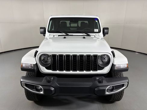 Used 2025 Jeep Gladiator Sport AWD/4WD image 3