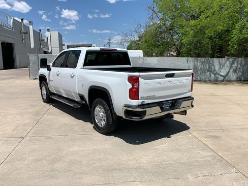 Used 2024 Chevrolet Silverado 2500 LT AWD/4WD image 3