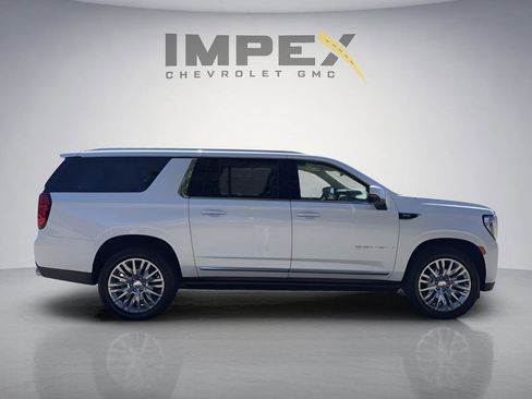 Used 2023 GMC Yukon XL Denali AWD/4WD image 6