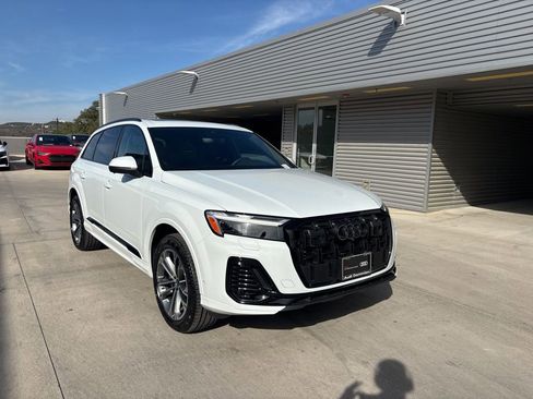 Certified 2025 Audi Q7 2.0T Premium w/ Convenience Plus Package image 3