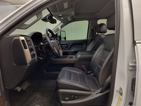 Used 2019 GMC Sierra 2500 Denali w/ Duramax Plus Package AWD/4WD image 5
